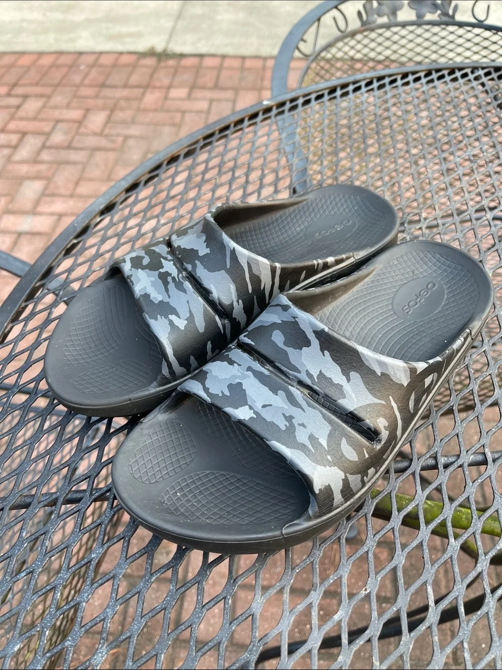 Oofos OOahh MEN'S SPORT SLIDE Black Grey Camo Size 9